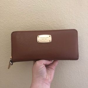 Michael kors wallet
